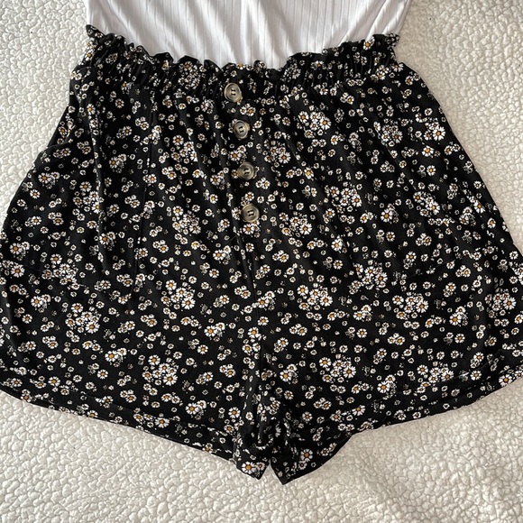 No Comment NY.LA Paperbag Romper. Size: Medium - Picture 4 of 10